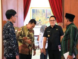Pj. Gubernur Adhy Dukung Kerja Profesional Hingga Pesankan Netralitas Kepada KPU Jatim