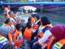 Peringati Hari Anak Nasional, Terminal Petikemas Surabaya Ajak Balita Wisata Perahu