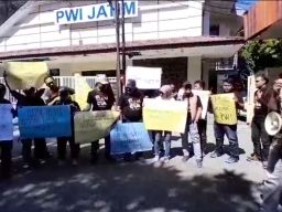 Kisruh di PWI Pusat, Puluhan Wartawan Jatim Tuntut KLB