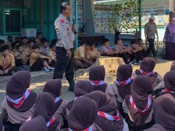 Polsek Grujugan Sambangi MPLS di SMP Negeri 1 Grujugan