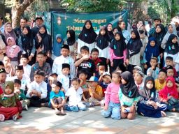 Liveaboard Indonesia dan Alvin Jaya Group Ajak 100 Anak Yatim Bermain dan Wisata di KBS