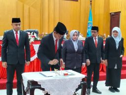 Ngeri, Pantun Fraksi PKB Singgung Pembahasan APBD Surabaya 2025 Terburu-buru