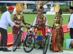 Istri Ketua DPD RI Dapat Hadiah dari Presiden Jokowi