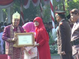 HUT RI ke-79, Tiga Pimpinan DPRD Dapat Penghargaan, AH Thony Malah Tersisih