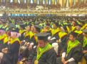 Rektor Unesa Kukuhkan 1.552 Wisudawan dan Wisudawati Periode ke-111