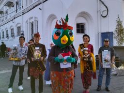 KPU Jatim Sosialisasi Maskot Pilkada Serentak 2024 di Kawasan Kota Lama Surabaya