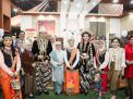 Pj.Ketua Dekranasda Jatim Launching Baju Adat Pengantin Sampang di Event Pameran Kerajinan Nusantara