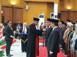 50 Anggota Baru DPRD Surabaya Dilantik, Adi Sutarwijono dan Bahtiyar Rifai Pimpinan Sementara