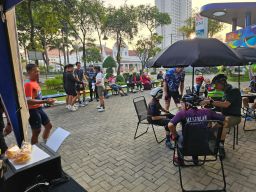 Jajan dan Minum 1 Rupiah, Tunjungan Loop ATM Drive Thru Gubernur Suryo Cocok Buat Istirahat Gowes