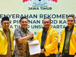 Full Senyum Rek! Arif Fathoni Ditunjuk Pimpinan DPRD Surabaya Periode 2024-2029