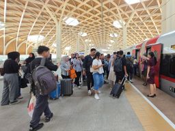 Minat Naik Kereta Whoosh Sangat Tinggi