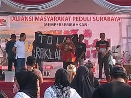 Hadiri Panggung Bebas Tolak Pulau Reklamasi, Risma; Jangan Rusak Kawasan Pamurbaya 
