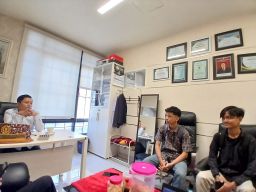 Pelajar SMA Muhammadiyah 10 Surabaya Sharing Motivasi ke Anggota DPRD Surabaya