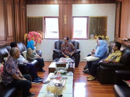 Pjs Restu Novi Widiani Kunjungi DPRD Surabaya, Pastikan Tetap Bangun Sinergitas