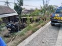 Pick-Up Terjun ke Pekarangan Warga di Binangun Blitar, Dua Orang Terluka