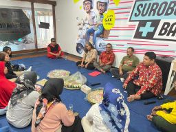 Pedagang Pasar Kembang Sambut Revitalisasi, Tumpeng Jajan Basah Diserahkan sebagai Wujud Dukungan