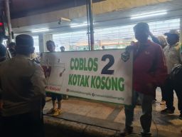 Arena Debat Pilwali Surabaya Diwarnai Bentangan Spanduk Coblos Kotak Kosong 