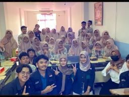 UPN Veteran Jawa Timur Tingkatkan Keterampilan Digital Siswa SMA Muhammadiyah 3 Surabaya 