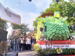 KPU Jatim Gelar Puncak Kirab Maskot Pilkada Serentak 2024 di Tugu Pahlawan 