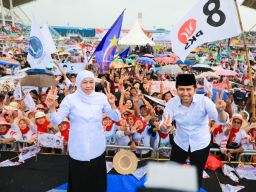 Puluhan Ribu Pendukung Khofifah-Emil Padati Kampanye Akbar di Jember