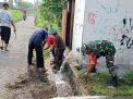 Babinsa Kelurahan Kauman Kota Blitar Bersama Poktan Maju Makmur I Gotong Royong Bersihkan Sumber Air