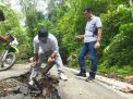 Diterpa Hujan Jalan Bandealit Rusak Parah, Komisi C DPRD Jember Sebut  Perencanaan Kurang Tepat