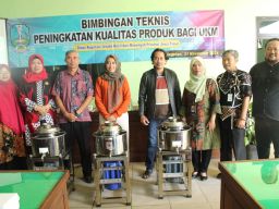 Diskop dan UKM Jatim Dorong Peningkatan Kualitas Produk UKM Lewat Bimtek dan Bantuan Peralatan Usaha