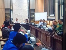 Audensi dengan Pemkot, Mahasiswa Unitomo Perda Pengawasan Minuman Beralkohol Dianggap Usang