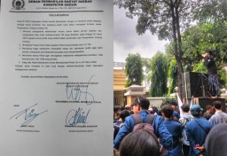 Aliansi Mahasiswa Gresik Gelar Aksi Menuntut Transparansi Pengesahan Revisi UU TNI