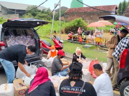 WAGS Bagikan 1000 Takjil di Green Mart Royal Residence