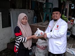 PKS Surabaya Bagikan Ribuan Takjil Bergizi, Wujud Kepedulian di Bulan Ramadan