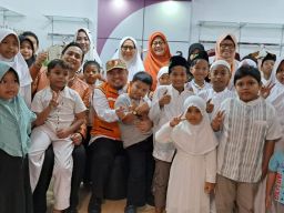 PKS Surabaya Belikan Baju Baru Lebaran untuk Yatim dan Dhuafa