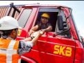 Program Pelindo Peduli, TPS Bagikan Paket Makanan kepada Pengemudi Truk