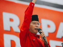 Adi Sutarwijono Legawa Dicopot dari Ketua DPC PDIP Surabaya