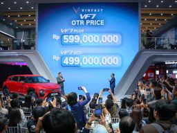 VinFast Luncurkan SUV Listrik VF 7 di GIIAS 2025, Harga Mulai Rp468 Juta