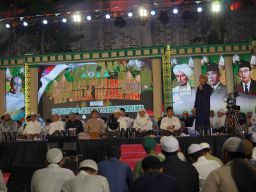 PW GP Ansor Jatim Gelar Haul Pejuang, Ribuan Jamaah Padati Halaman Ponpes Dalwa