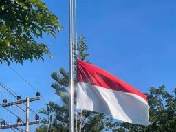 Bendera Setengah Tiang, Simbol Duka dan Perlawanan Rakyat Kecil