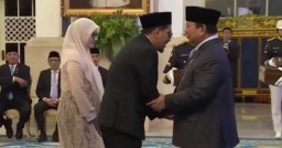 Gus Idror Wakili Keluarga, Mbah Moen Terima Bintang Mahaputra