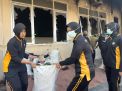 HUT ke-77, Polwan Polres Kediri Bersama Masyarakat Bersihkan Sisa Kerusuhan