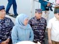 KRI Surabaya 591 Angkut Bantuan Sosial untuk Warga Bawean, Gubernur Khofifah Turun Langsung
