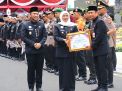 Kalaksa BPBD Jatim Terima Penghargaan Atas Dedikasi dalam Penanganan Musibah Ponpes Al-Khoziny