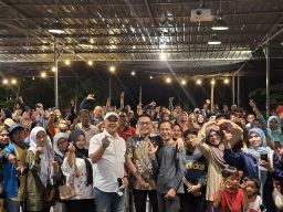 Jumat Berbagi, Medan Pengabdian Politik Arif Fathoni untuk Menyenangkan Hati Masyarakat