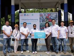Yayasan WINGS Peduli Perluas Kampanye #PilahDariSekarang di Pantai Pangandaran