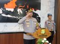 Kapolres Metro Jakarta Barat Pimpin Upacara Kenaikan Pangkat dan Penghargaan