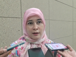 Dua Proyek Mandek, Ajeng Wira Wati Minta Puskesmas dan SMP Tambak Wedi Tuntas 6 Bulan