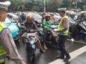 Hari Pertama Operasi Keselamatan Jaya 2026, Satlantas Polres Jakbar Lakukan Sosialisasi di Traffic Light