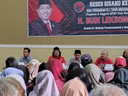 Buleks Serap Aspirasi Masyarakat Warga Keluhkan Pagar Makam Rusak hingga Saluran Air