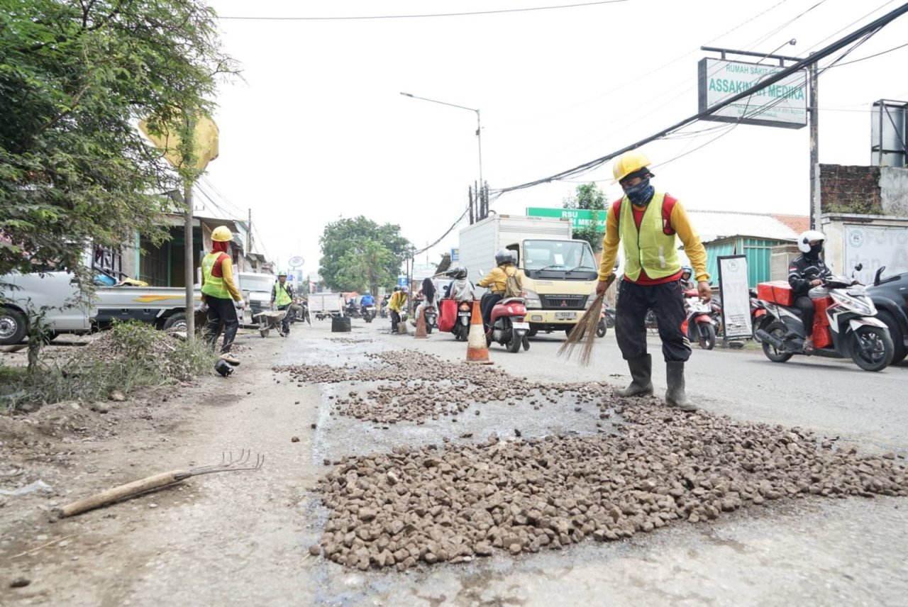 Bupati Sidoarjo Perbaikan Jalan Minta Gunakan Aspal Hotmix Minimal 4 Cm