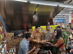 Bupati Sidak Supermarket di Sidoarjo, Pastikan Stok Sembako Aman dan Harga Stabil Jelang Lebaran