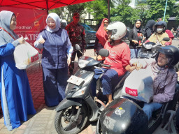 DNY Skincare Bagikan Bingkisan Lebaran ke Disabilitas, Anak Yatim dan Dhuafa